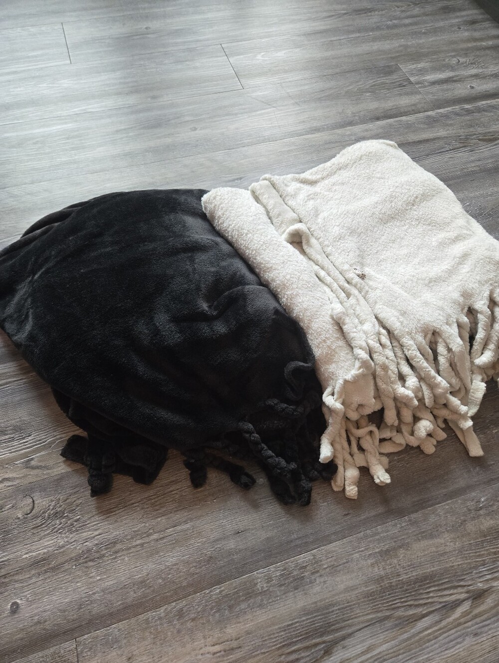 Cozy Plush Throw Blankets - Black and Ivory